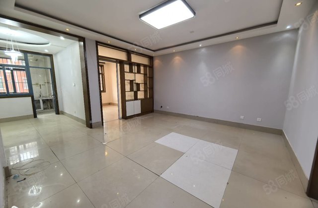 翡翠龙城好楼层带车库3室2厅