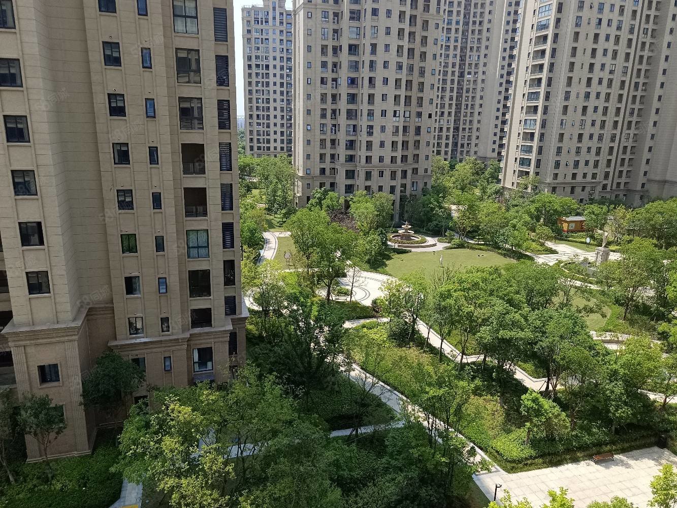 平湖新城公馆4室2厅2卫143㎡南北258万