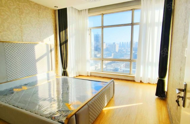 御花园假日广场4室2厅183㎡179万二手房图片