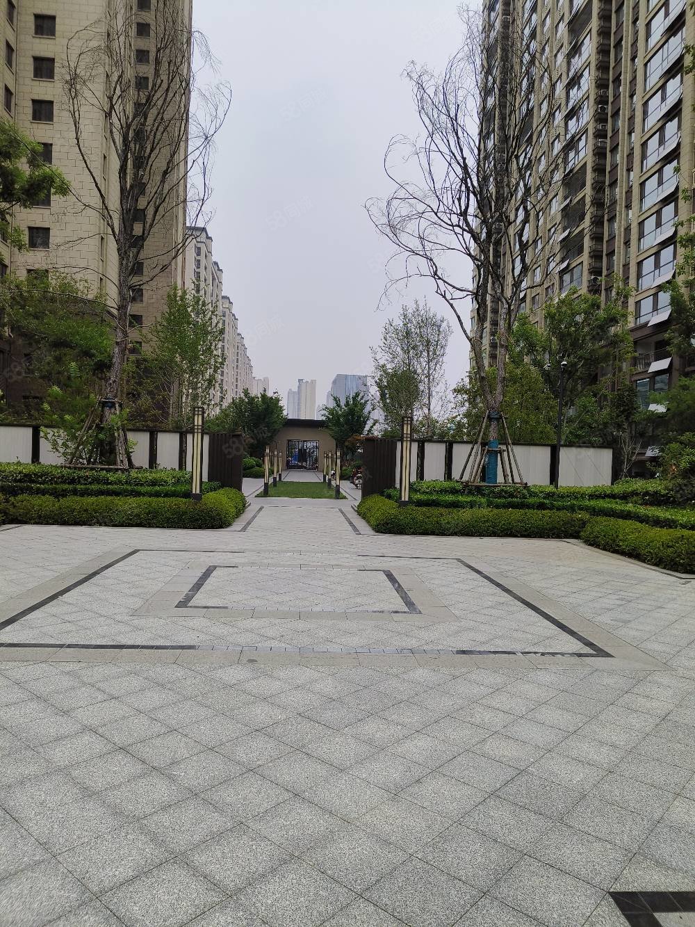 中南樾府洋房一楼带院子4室大阳台带车位低于市场价