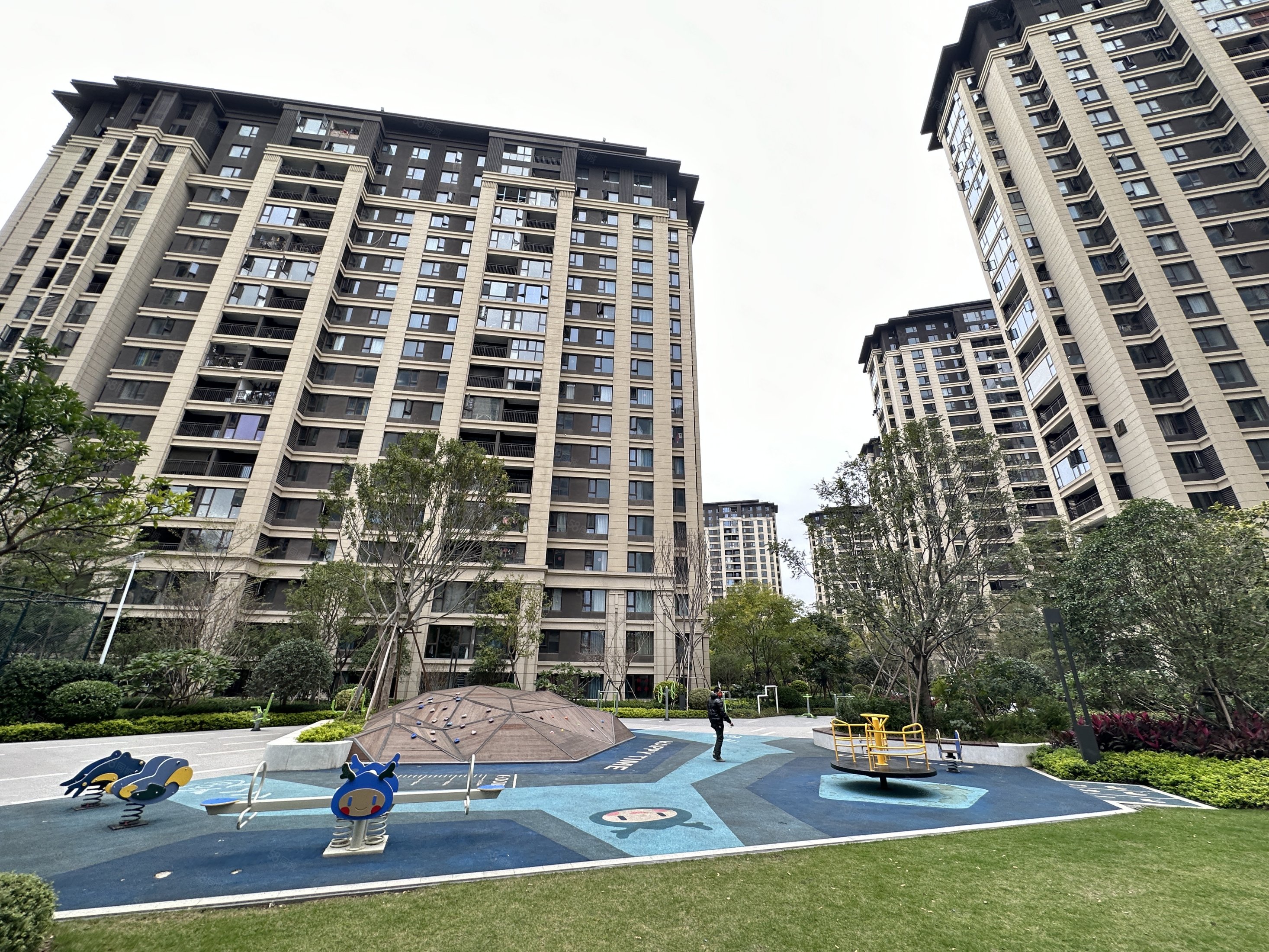 龙湖春江天玺4室2厅2卫115.36㎡南北123万