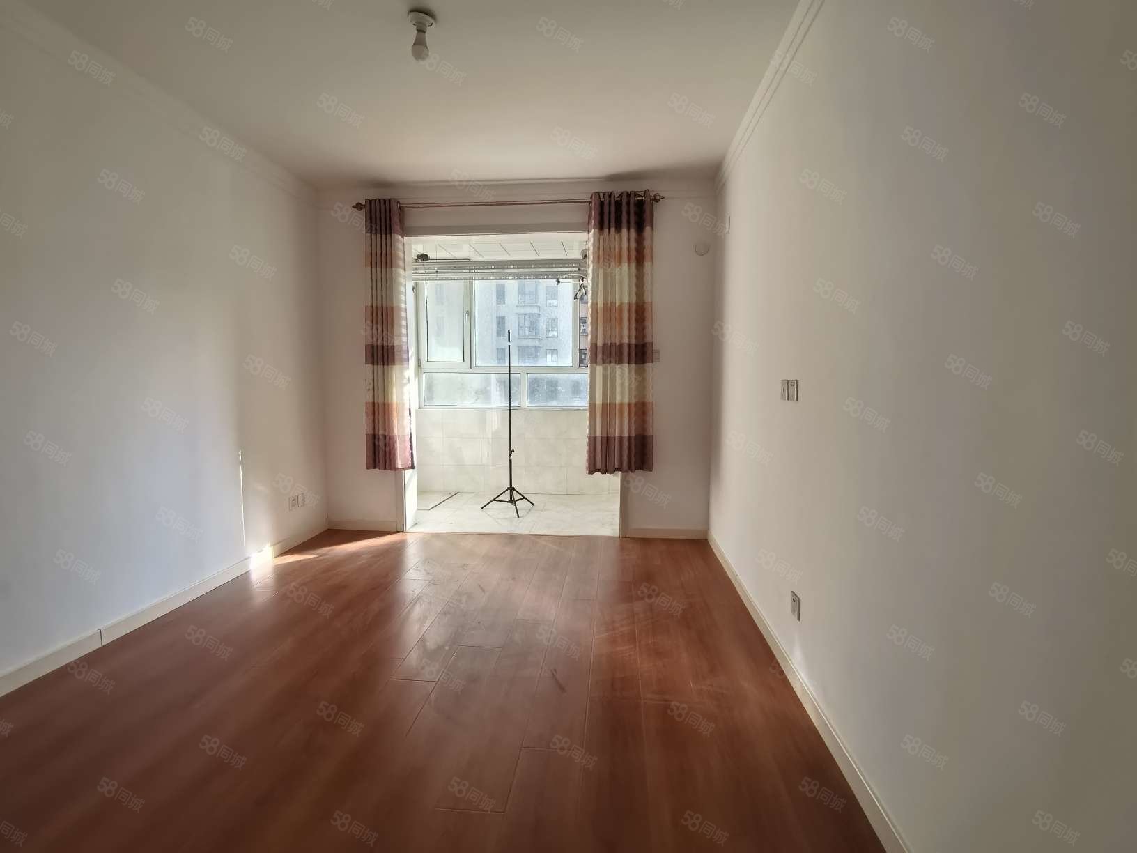 水印城3室2厅2卫119.2㎡南北61.8万