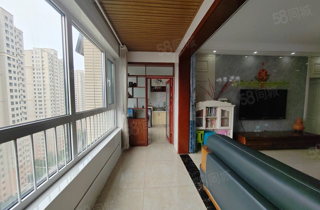 湖边电梯好楼层 两梯两户 三室双卫南向双阳台 带车储