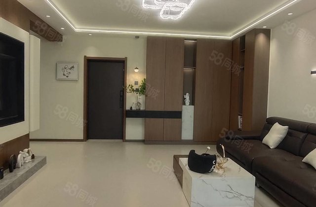 锦江丽都3室1厅1卫120㎡南北76万