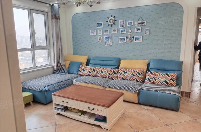 水晶丽城，商品房三室东边户，带车位储藏室家具家电