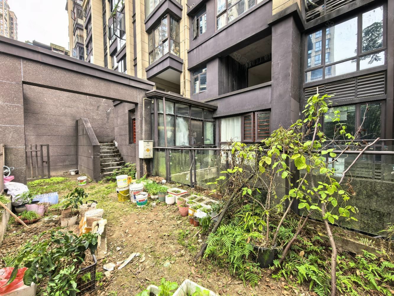 港中旅公元7室3厅2卫300㎡南北175万