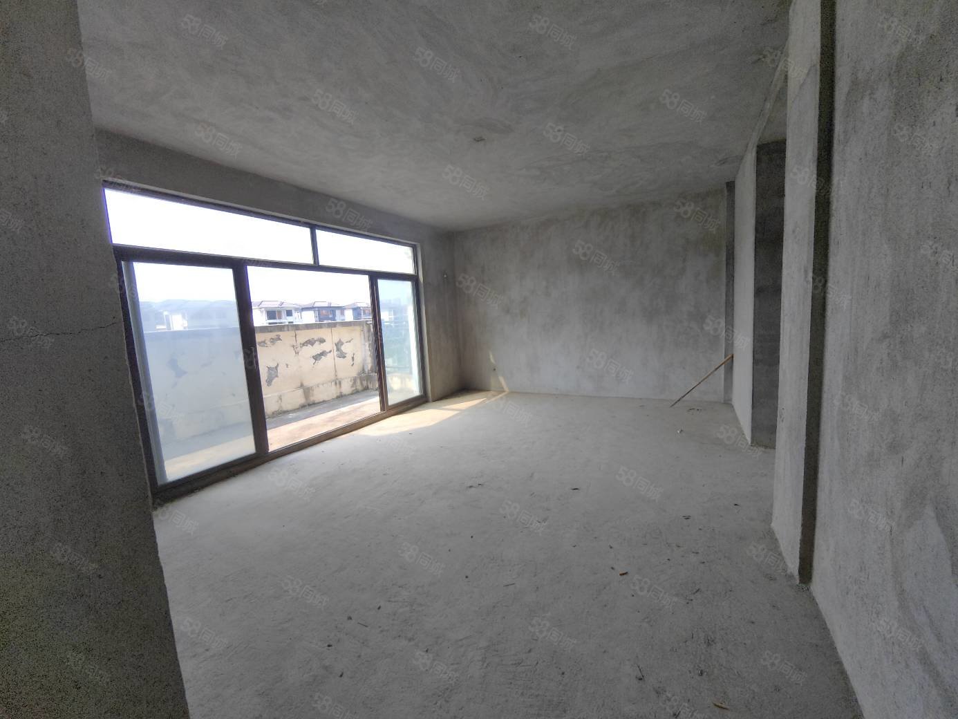 德和沁园(别墅)5室2厅4卫281㎡南北569万