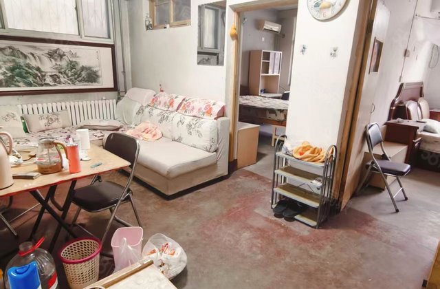 文轩一墙之隔区环保局家属院 二楼，东边户，停车方便