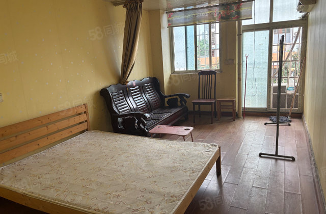 财富1681室0厅26.95㎡13万二手房图片