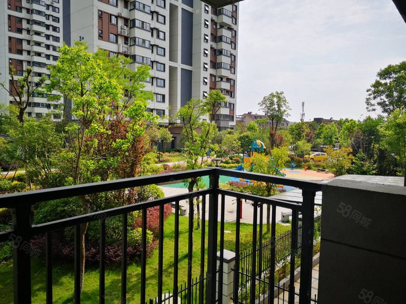 玖号公馆二期盛大开盘 户型方正 楼层好挑 照片为样板房