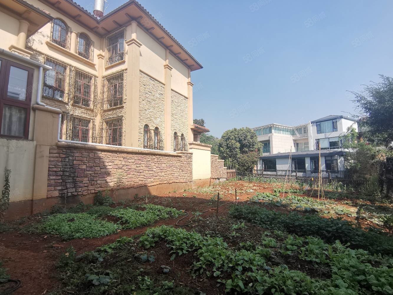 滇池卫城滟澜湾(别墅)5室2厅3卫257.91㎡南700万