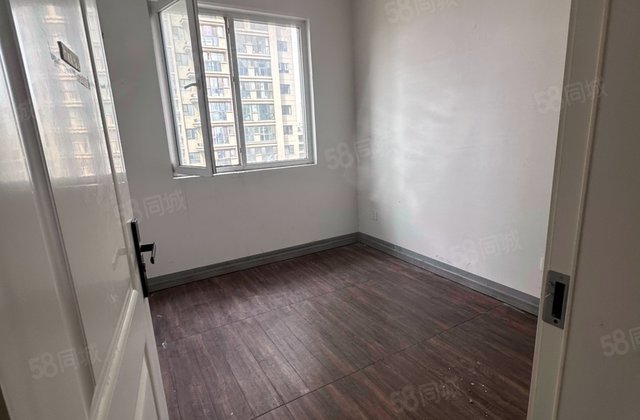 华润绿地凯旋门二期4室1厅140.21㎡190万二手房图片