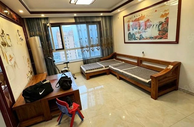 亿丰旁 商品房 东边户 精装修三室 送储 南北通透 电梯房