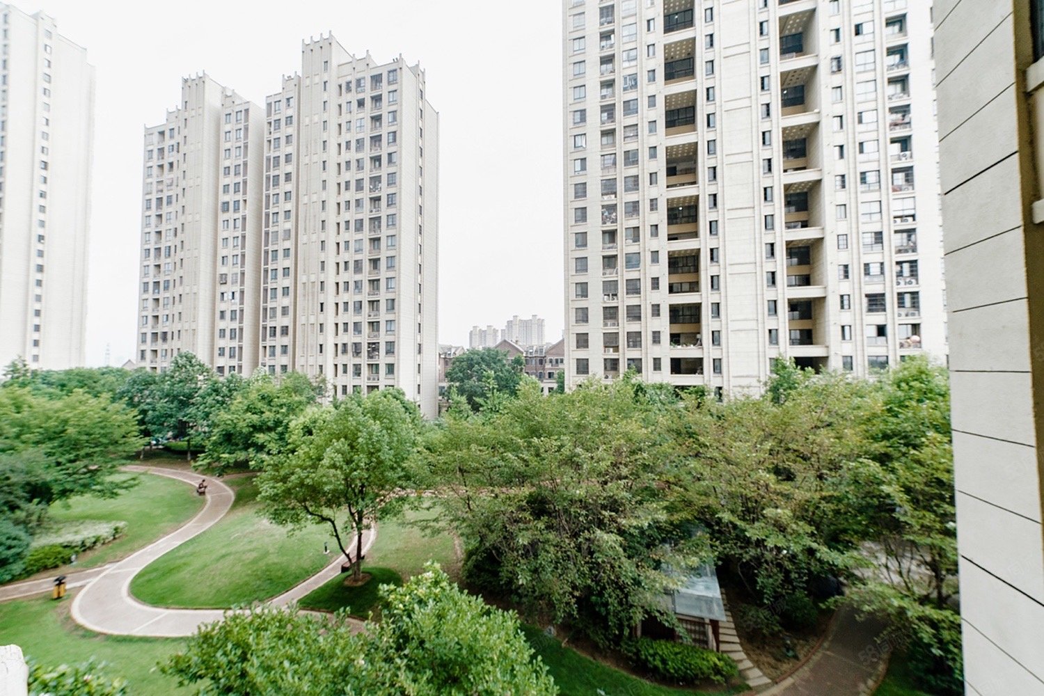 海亮兰郡花园3室2厅1卫117.44㎡南北182万