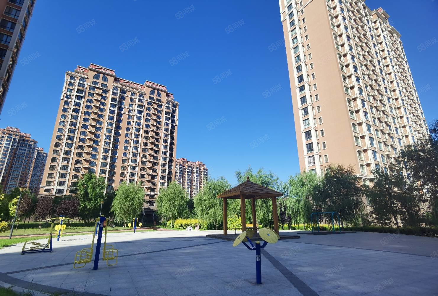 公务员小区4室2厅2卫214㎡南北138万