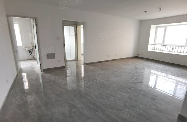 万达北 水城悦府 新房未住 东边户四室全明户型