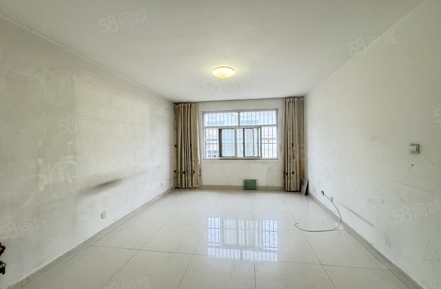 王卷帽 光岳花园 三室 中层 可按揭 免大税 有证