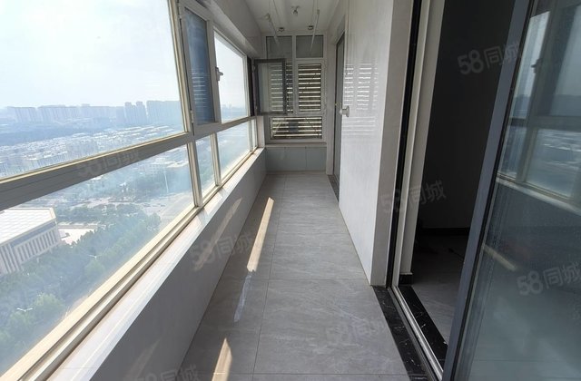 阿卡迪亚六期带车位，三室两厅一卫，精装修，双阳台