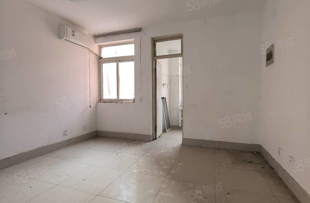 三里铺小区.紧邻实验.阳光.楼层好.带超大储23平证过两年