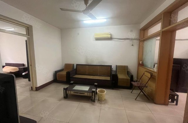 急售 东昌路附近孝心一楼 标准三室两厅 停车方便