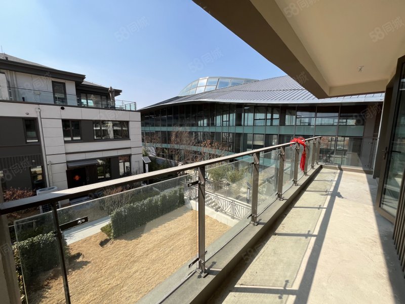 环山路联排居墅送挑高负一送院子送露台国悦山山和院子