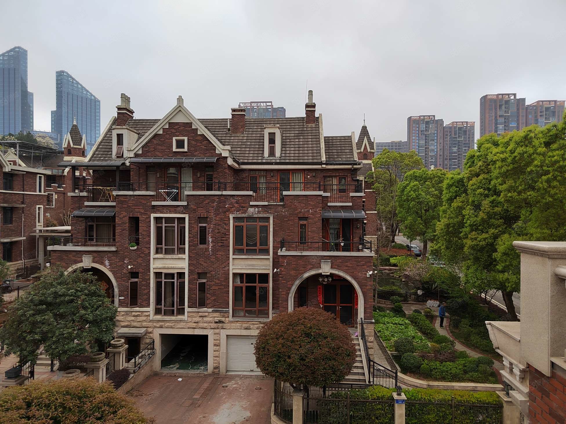 红墅湾(别墅)5室3厅3卫333.07㎡南750万