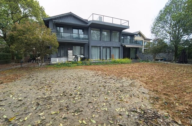 2km满五年富春山庄精装修别墅 超大花园1200方篮球场水系 有兴趣来看