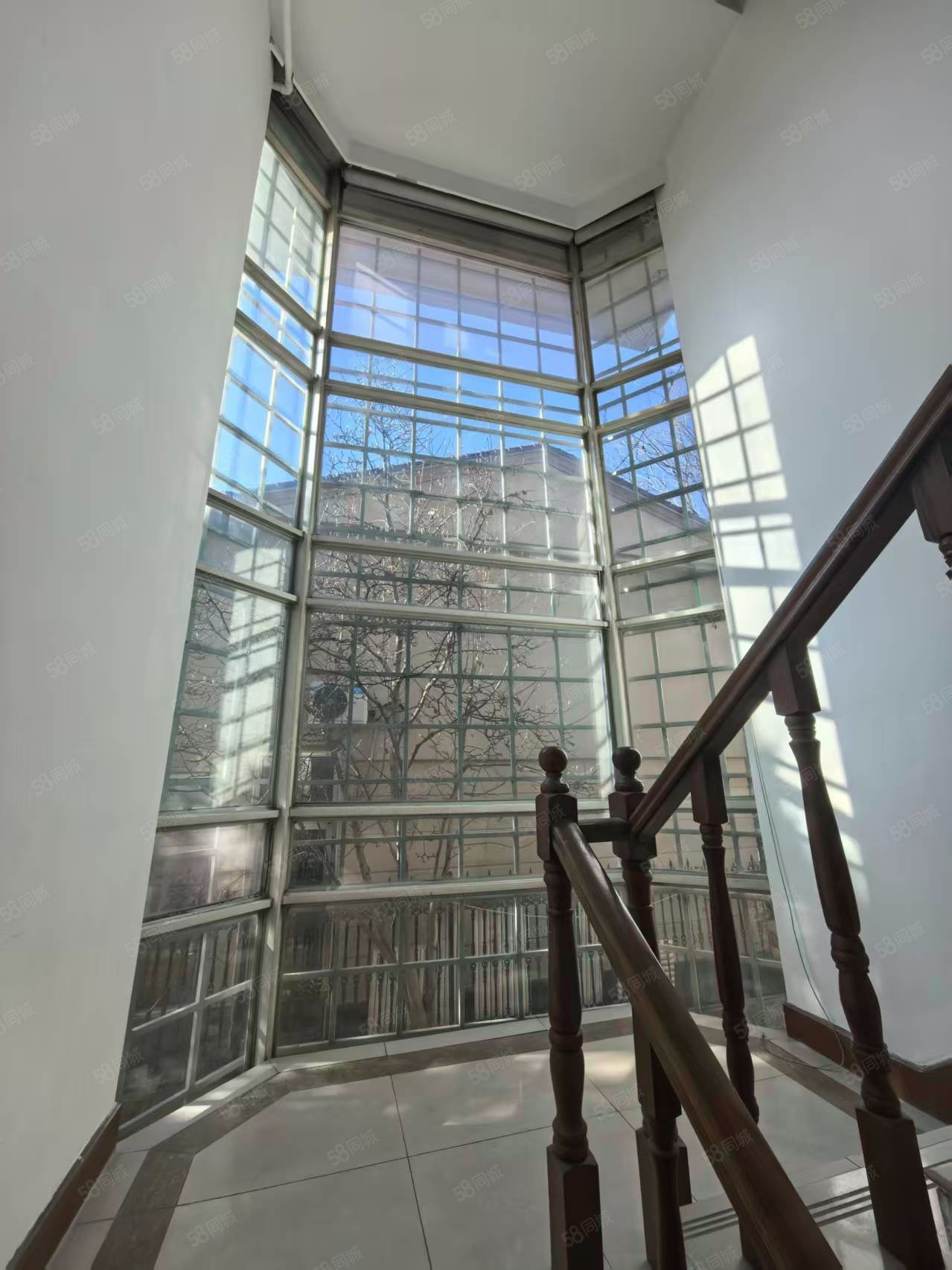 聽濤雅苑(別墅)4室2廳3衛(wèi)335.82㎡南北1400萬