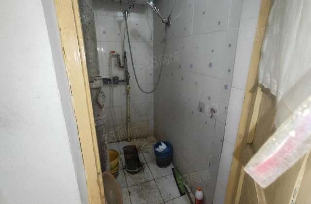 东昌总校 联通公司家属院 三楼两室停车方便