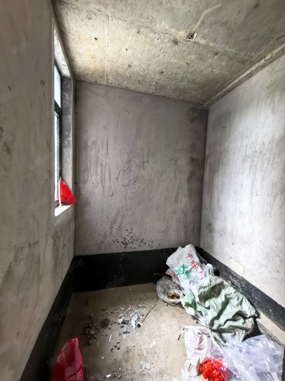 港中旅公元7室3厅2卫300㎡南北175万