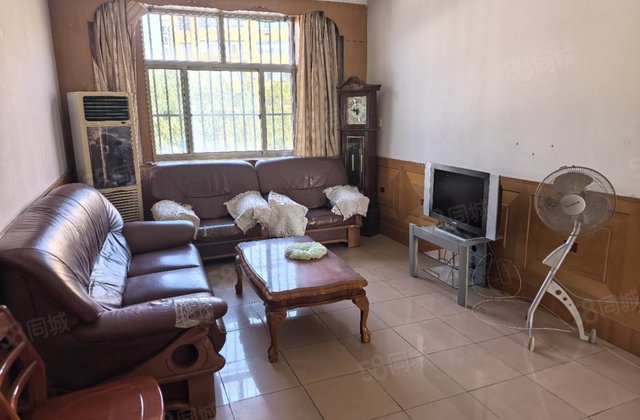 老文轩出门运河，孝心二楼，一家2-3个车位，诚心卖，看房方便