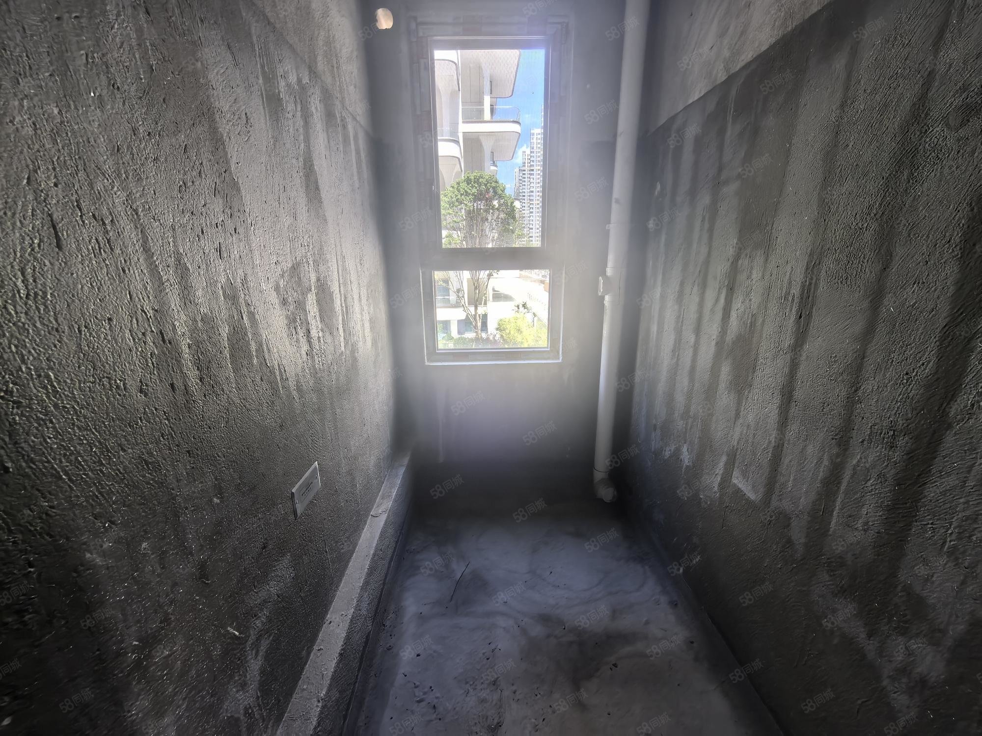 国瑞麓林府4室2厅3卫143.67㎡南108万