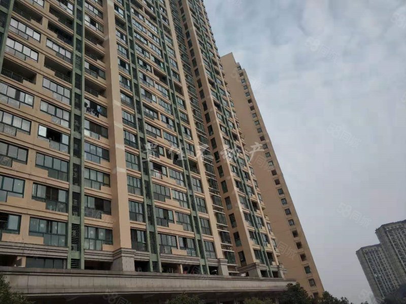 紫荆公寓104平改三房户型超好119万证齐满二