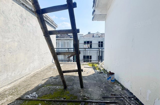 气象佳园(别墅)5室2厅249.55㎡168万二手房图片