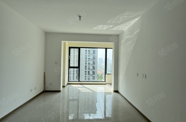 玖玺北区纯新房中间层紧邻  实验