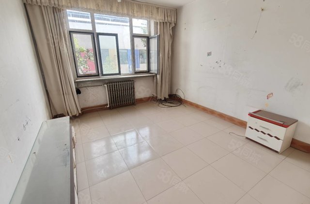 市中心和平医院旁一中第二家属院三室多层二楼送储随时看房