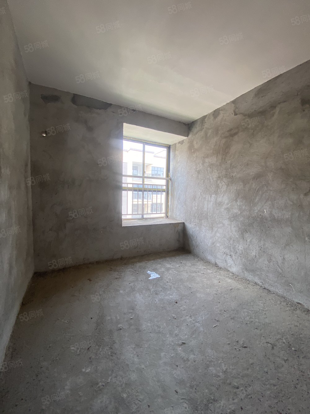 东华学府4室2厅2卫116㎡南北74万