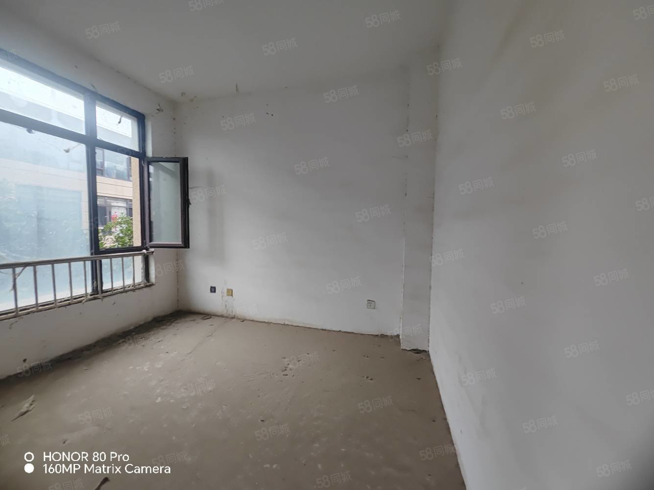 维也纳庄园5室2厅3卫278㎡南北208万