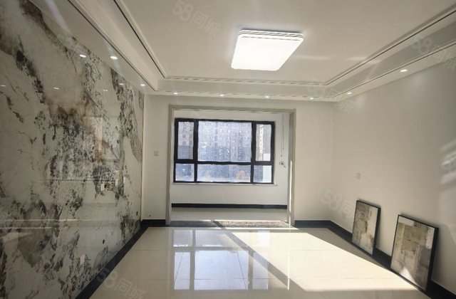 一实验孟达B2.，客厅向阳，温馨三居，诚心售