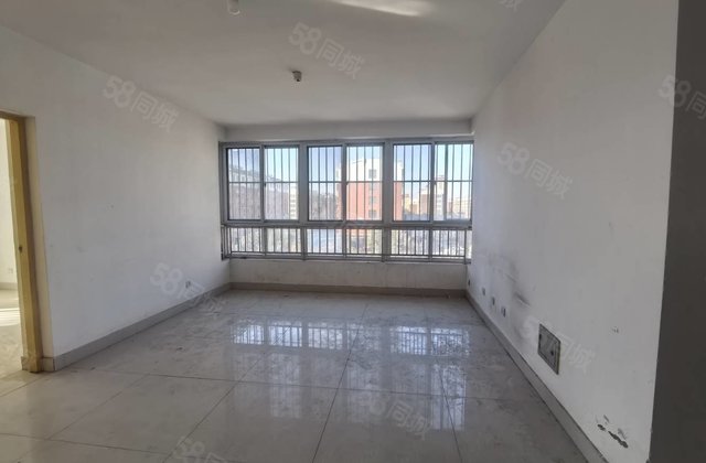 水岸新城西边户客厅带飘窗，带车库，干湿分离卫生间有钥匙看房