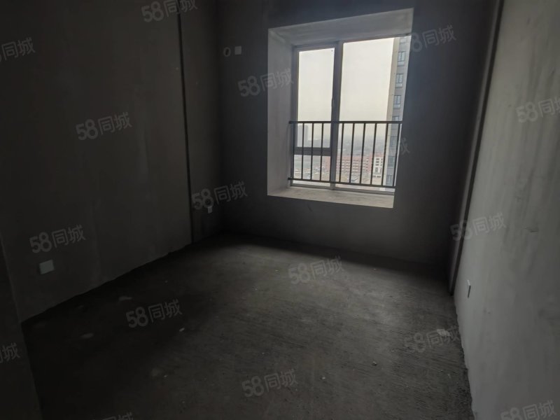 葛宁悦东方4室2厅2卫143㎡南北83.8万