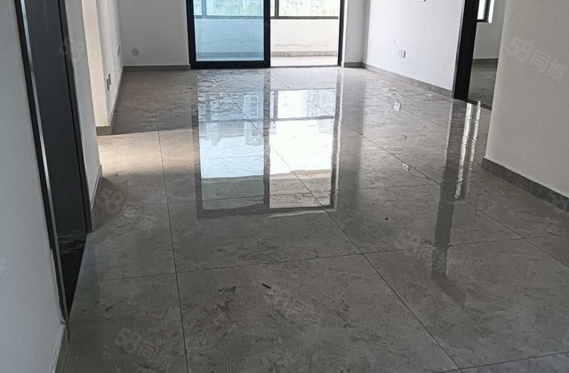 理想城南区 6楼东边户  三叶草双阳台户型 带车储 96万