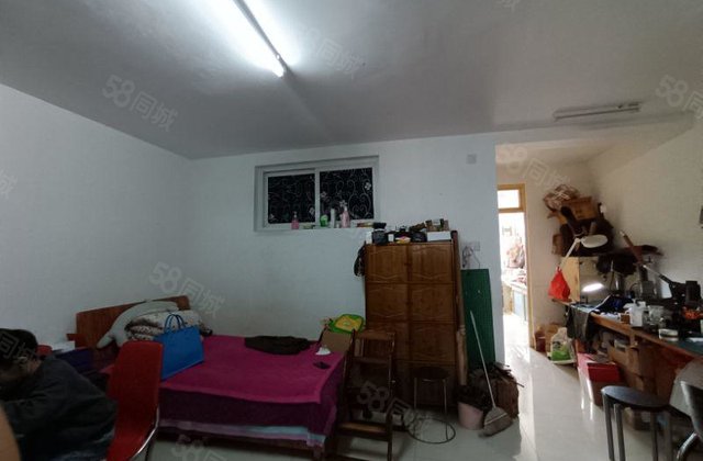 急卖中华苑北区汽车站万达附近带大车库可以住人中间楼层