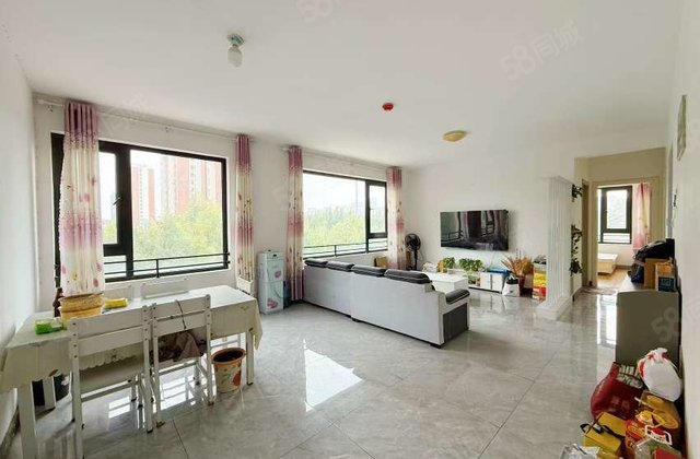 开发区，绿城百合新城，边户，带储藏室，全体采光，免大税可按揭