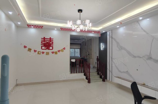 城市主人洋房   一楼带院  结完婚没住  随时可以看房