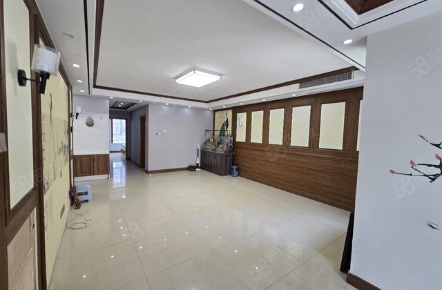 双卫 商业配套齐全 商品房 精装可拎包入住 小三居 近医院