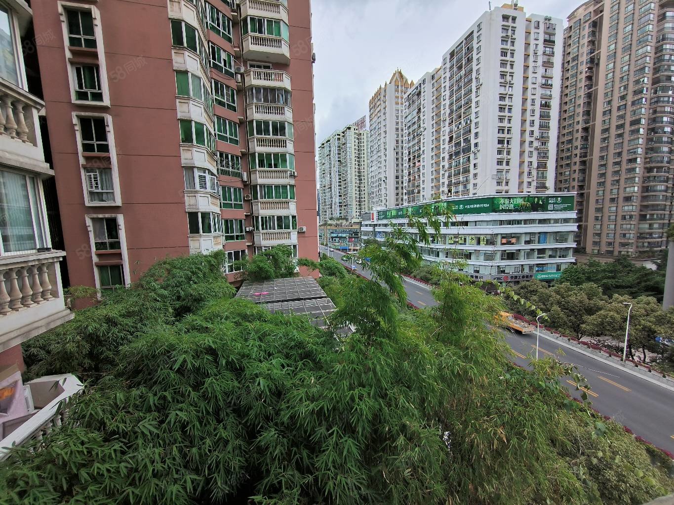 中山中天广场都司路5961号3室2厅2卫136平方米