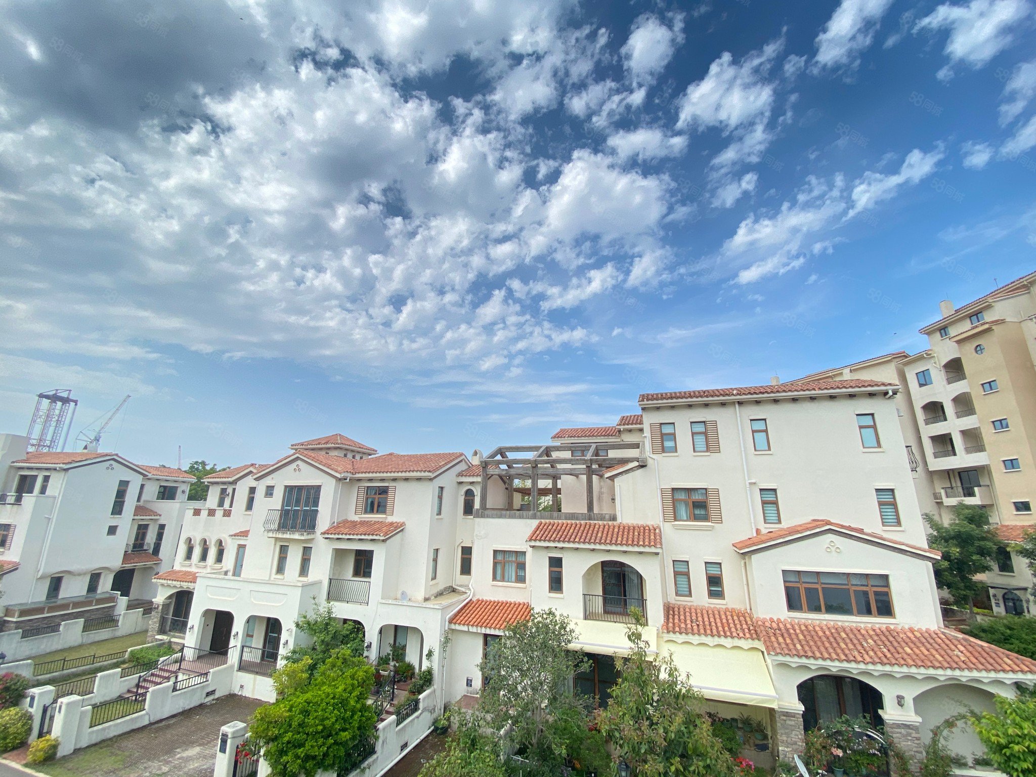 招商卡达凯斯(别墅)5室3厅3卫192㎡南北340万