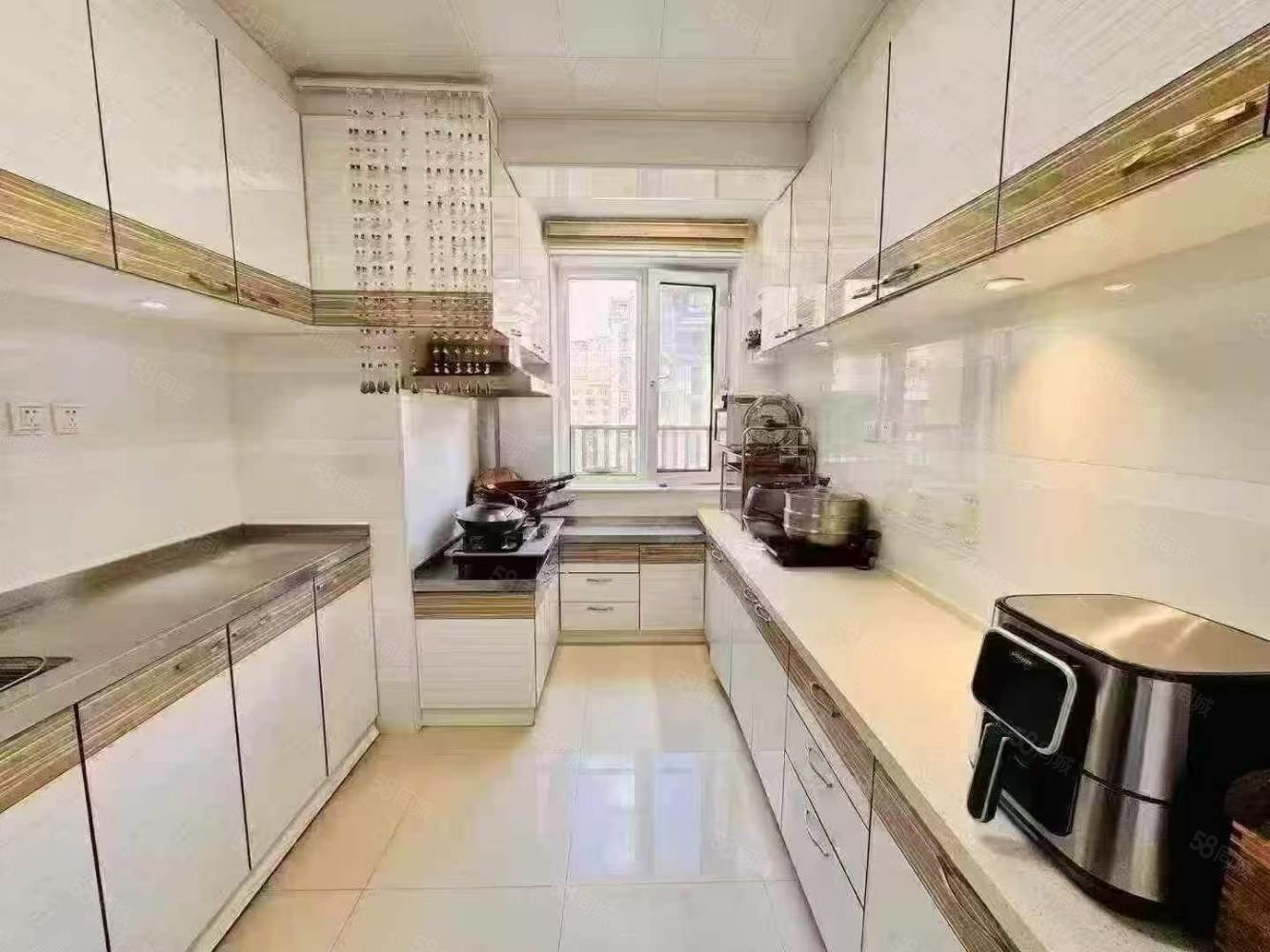 世茂南外滩(二期)4室2厅1卫131㎡南北89.8万