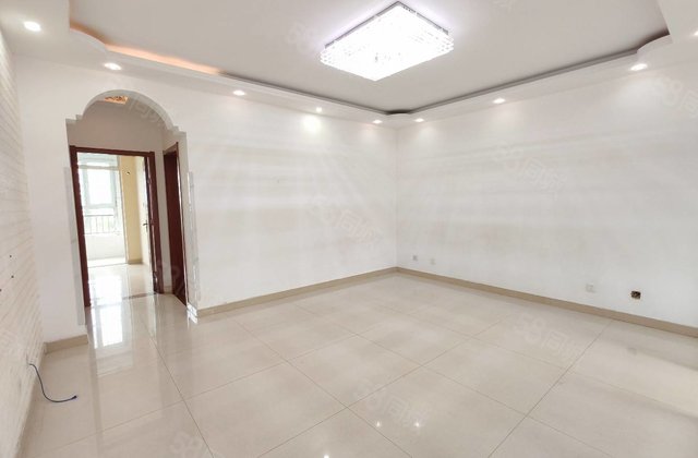 房东急售！前排无遮挡！多层公摊小！中间好楼层！随时看房！送储